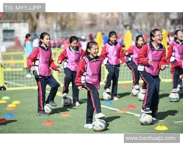 潮流女孩如何追逐足球明星的心事与梦想之旅 潮流女孩如何追逐足球明星的心事与梦想之旅
