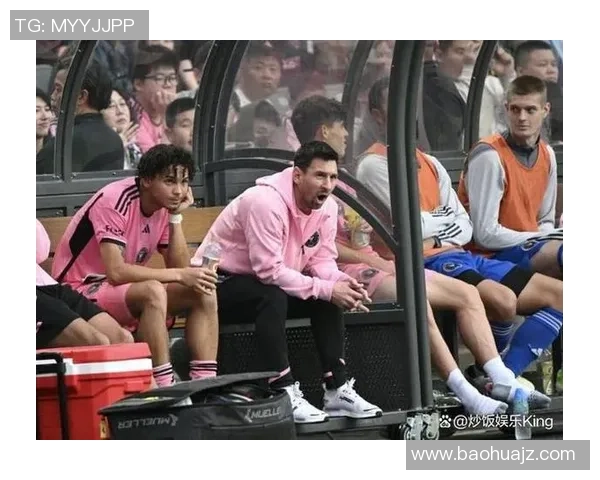 足球明星与孩子发生冲突引发热议视频曝光引发网友热议与讨论 足球明星与孩子发生冲突引发热议视频曝光引发网友热议与讨论