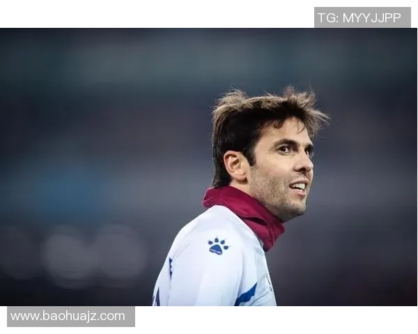 足球明星卡卡的传奇人生与足球包的完美结合探索 足球明星卡卡的传奇人生与足球包的完美结合探索